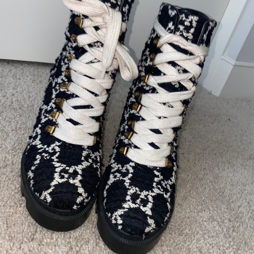 Gucci logo boots/booties